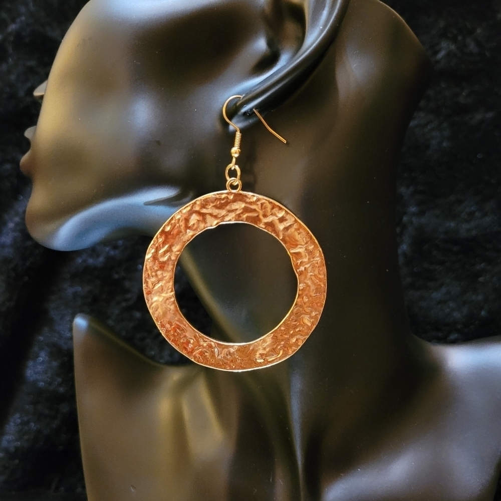 NWT LARGE GOLD HAMMERED METAL HOOP EARRINGS
